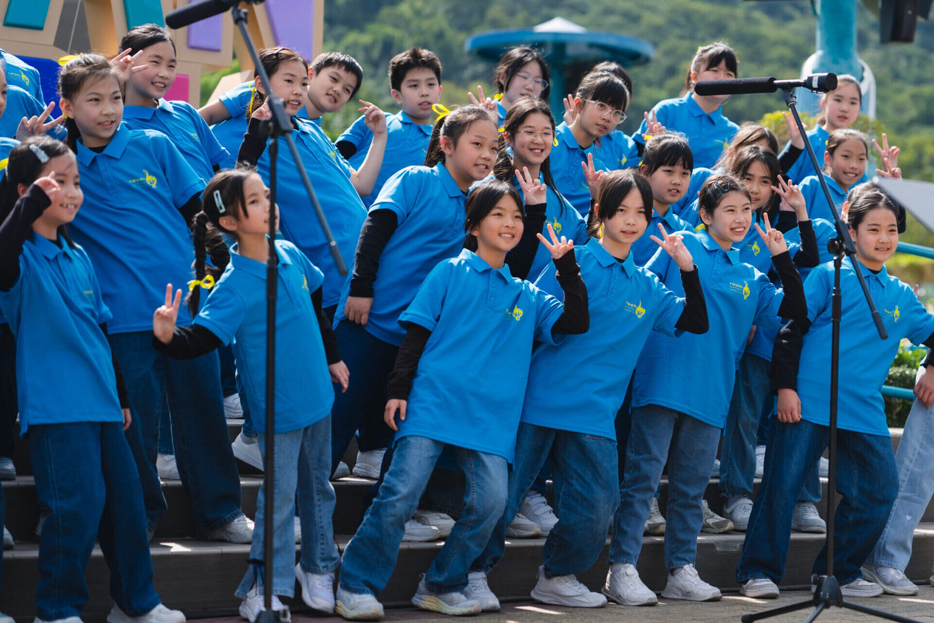 251122_1244_FM300200